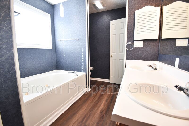 Coming Soon 3 Bedroom 2 Bathroom Condo- Pets Considered property image