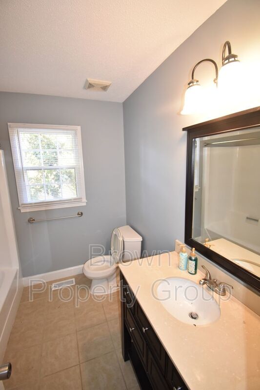 Beautiful 3 Bedroom and 2 Bath Home (No Pets) property image