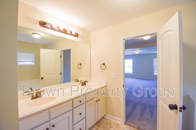 4 Bedrooms and 2.5 Baths- Kenlan Farms (Pets Considered) property image