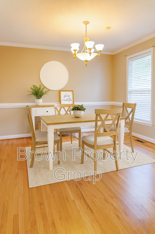 4 Bedroom 3.5 Bathroom Home - Small Dogs Allowed property image