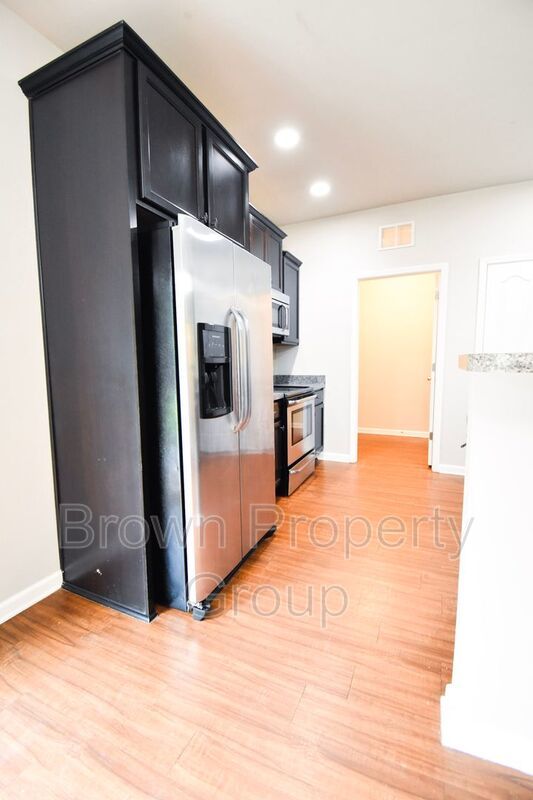 Coming Soon: 3 BEDROOM 2 BATHROOM - PETS CONSIDERED property image