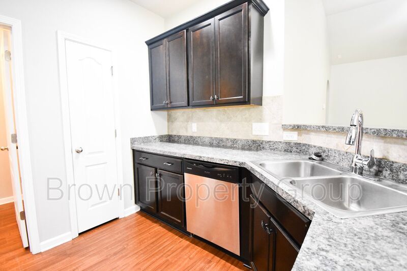 Coming Soon: 3 BEDROOM 2 BATHROOM - PETS CONSIDERED property image