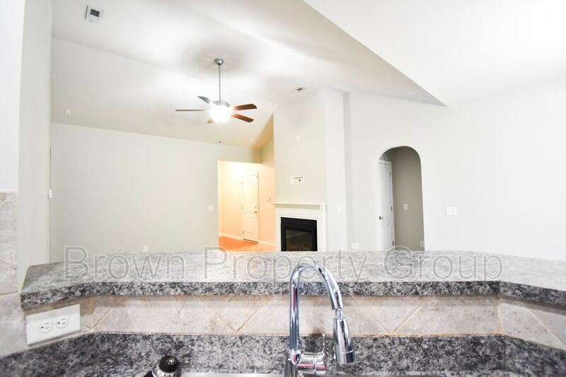 Coming Soon: 3 BEDROOM 2 BATHROOM - PETS CONSIDERED property image