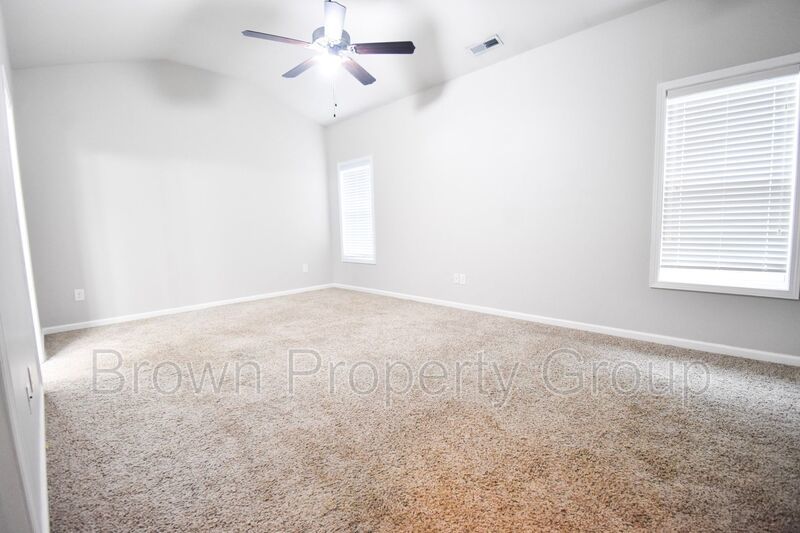 Coming Soon: 3 BEDROOM 2 BATHROOM - PETS CONSIDERED property image