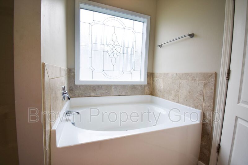 Coming Soon: 3 BEDROOM 2 BATHROOM - PETS CONSIDERED property image