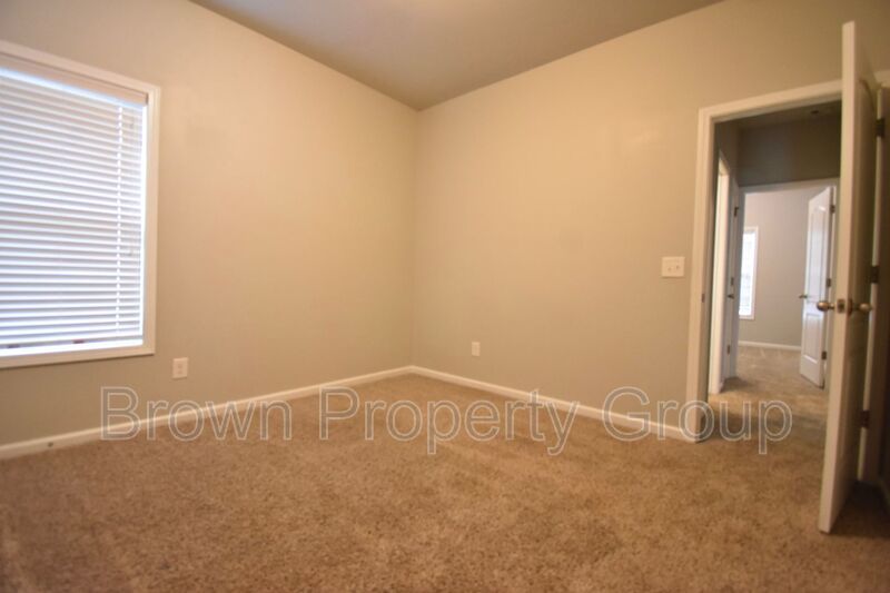 Coming Soon: 3 BEDROOM 2 BATHROOM - PETS CONSIDERED property image