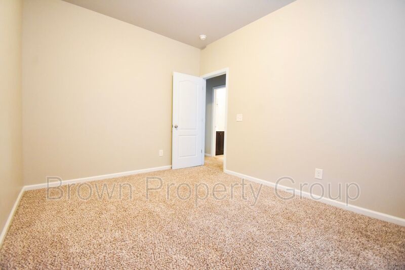 Coming Soon: 3 BEDROOM 2 BATHROOM - PETS CONSIDERED property image