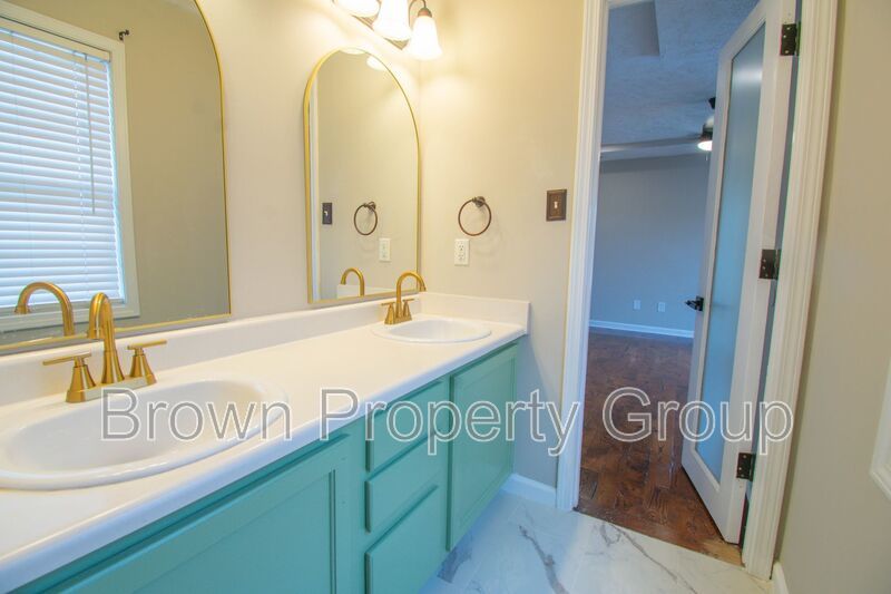 3 Bedroom 2.5 Bathroom Home with Modern Upgrades! property image