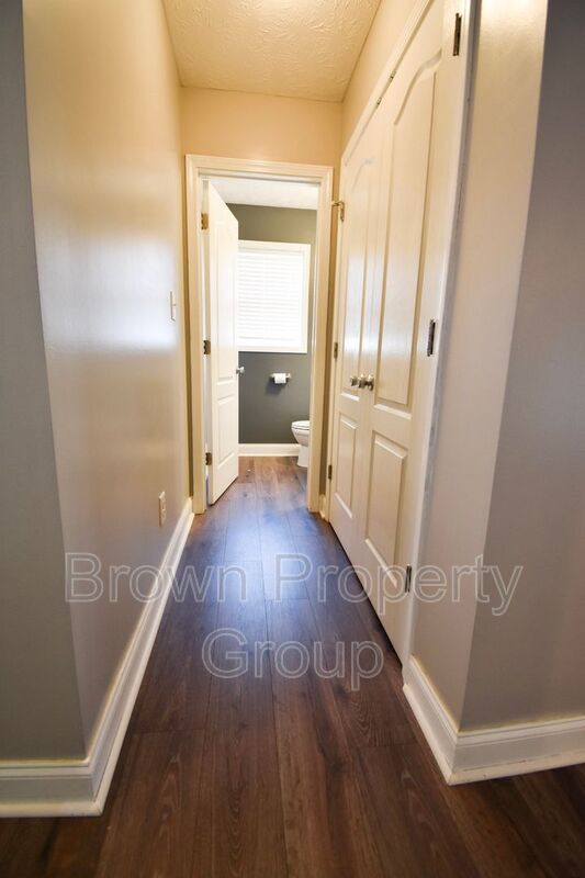 4 bedroom, 2.5 bathroom Home! property image