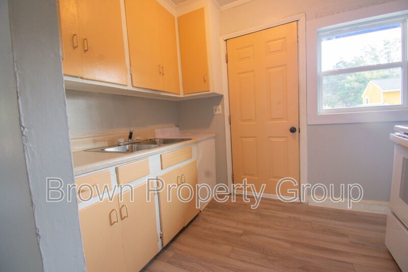 1 Bedroom 1 Bathroom- New LVP Flooring! property image