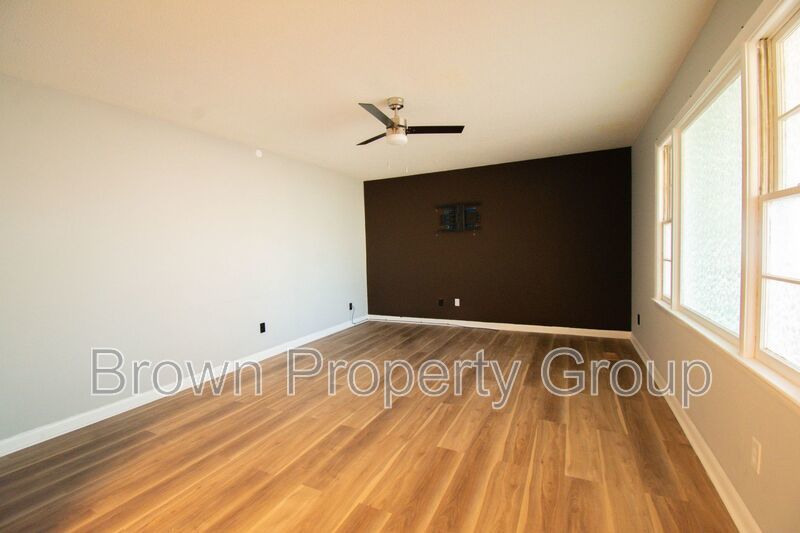 3 Bedroom 2 Bathroom-Modern Upgrades property image