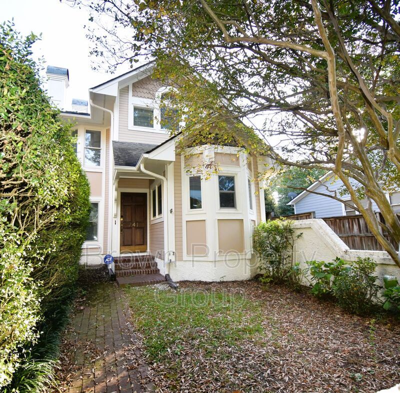 3 Bedroom 2 Bathroom Townhome- Pets Considered property image