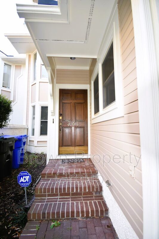 3 Bedroom 2 Bathroom Townhome- Pets Considered property image