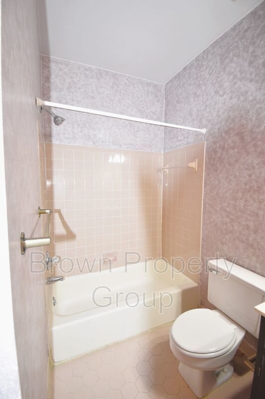 3 Bedroom 2 Bathroom Townhome- Pets Considered property image