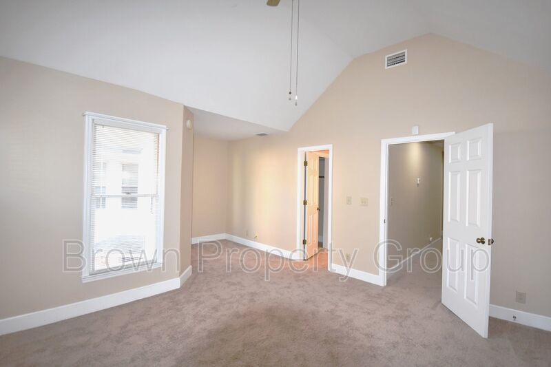 3 Bedroom 2 Bathroom Townhome- Pets Considered property image