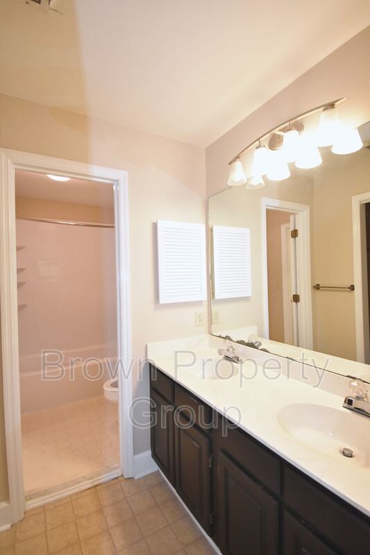 3 Bedroom 2 Bathroom Townhome- Pets Considered property image