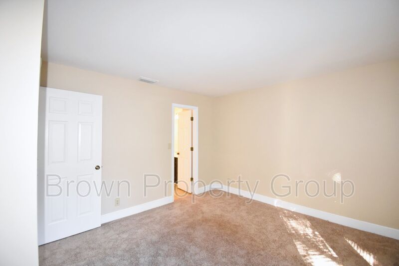 3 Bedroom 2 Bathroom Townhome- Pets Considered property image