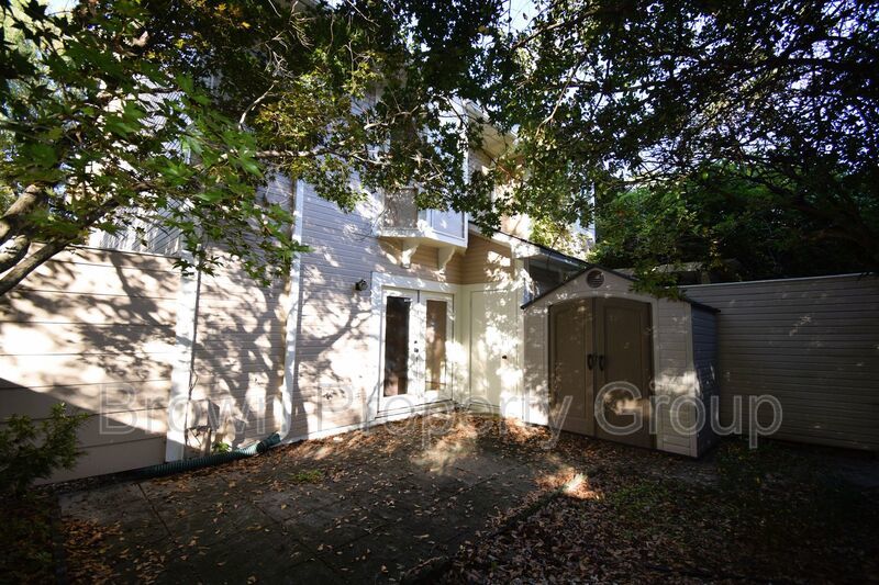 3 Bedroom 2 Bathroom Townhome- Pets Considered property image