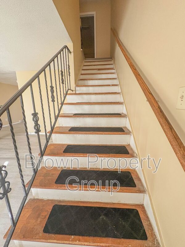 2 Bedroom 1 Bathroom Townhome- Small Pets Okay property image