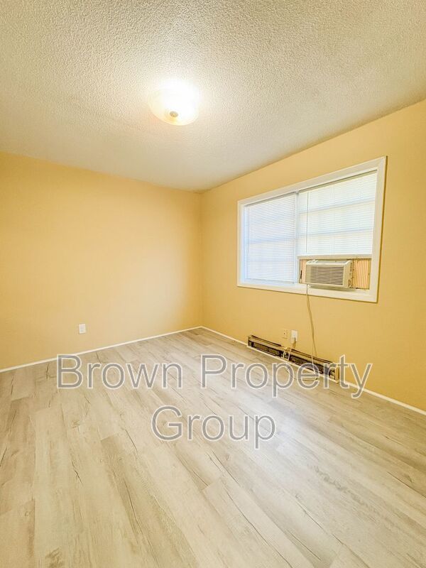 2 Bedroom 1 Bathroom Townhome- Small Pets Okay property image