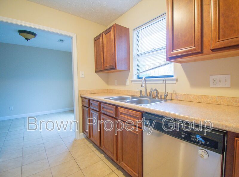 3 Bedroom 2 Bathroom - Pets Allowed! property image