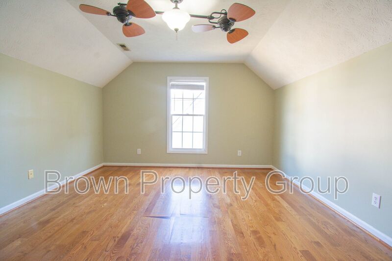 3 Bedroom 2.5 Bathroom with Bonus Room! property image