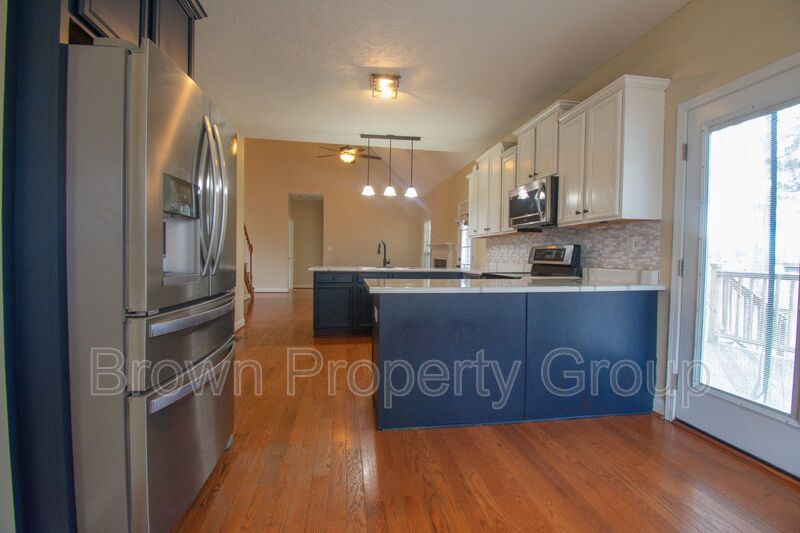 Available March 1! 4 Bedroom 2.5 Bathroom With Bonus and Screened in Porch! property image