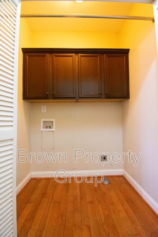 Available March 1! 4 Bedroom 2.5 Bathroom With Bonus and Screened in Porch! property image