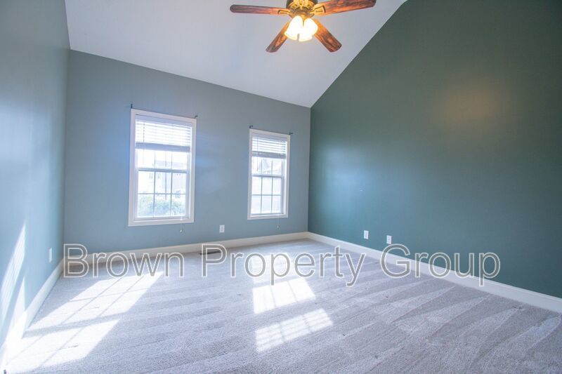 Available March 1! 4 Bedroom 2.5 Bathroom With Bonus and Screened in Porch! property image