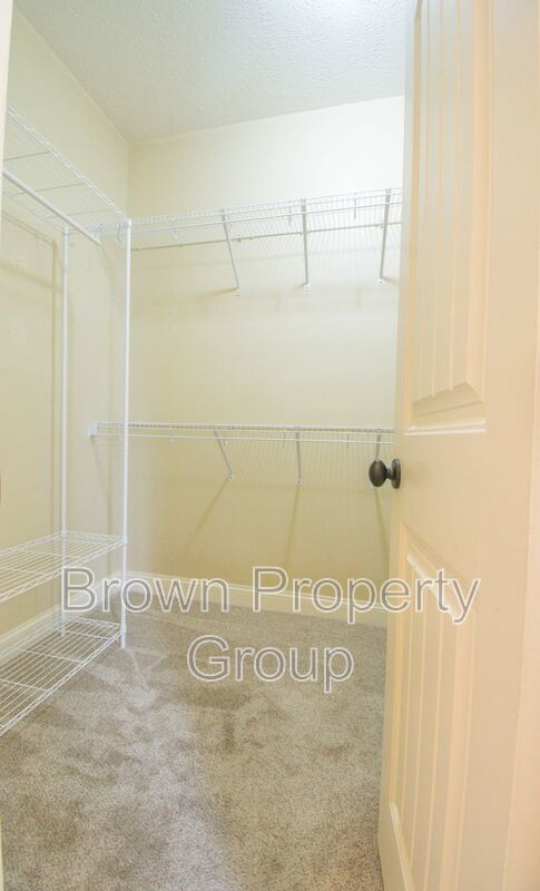 Available March 1! 4 Bedroom 2.5 Bathroom With Bonus and Screened in Porch! property image