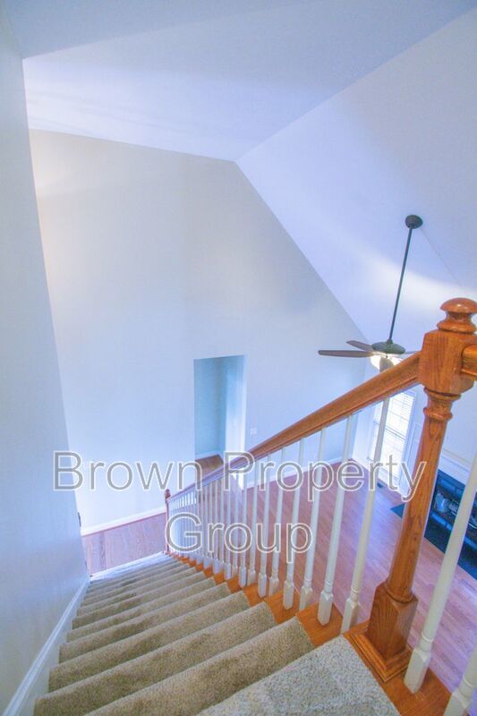 Available March 1! 4 Bedroom 2.5 Bathroom With Bonus and Screened in Porch! property image