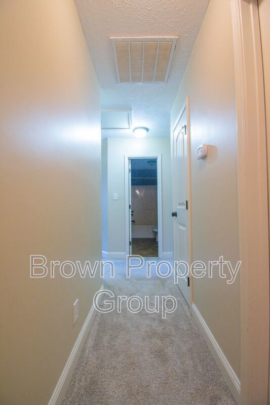 Available March 1! 4 Bedroom 2.5 Bathroom With Bonus and Screened in Porch! property image