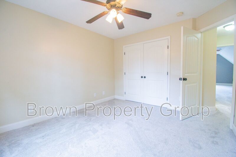 Available March 1! 4 Bedroom 2.5 Bathroom With Bonus and Screened in Porch! property image