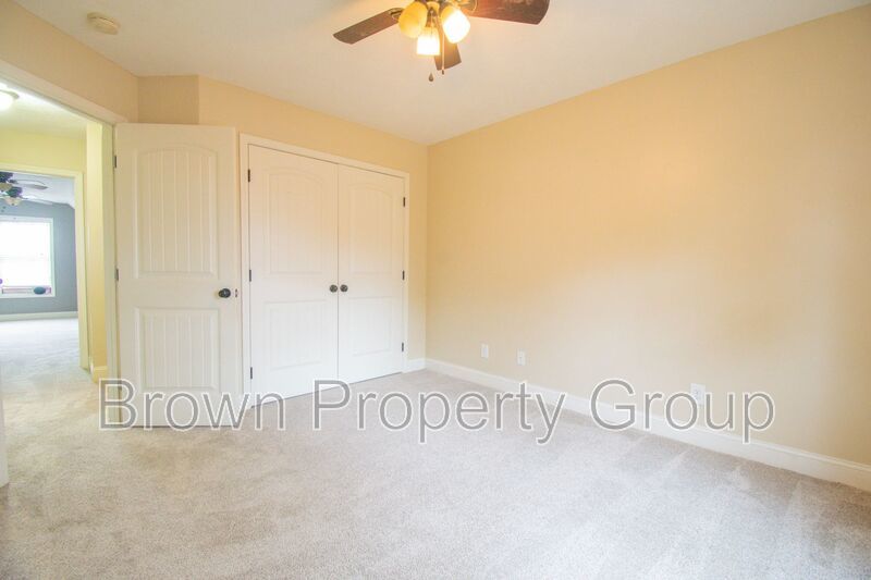 Available March 1! 4 Bedroom 2.5 Bathroom With Bonus and Screened in Porch! property image