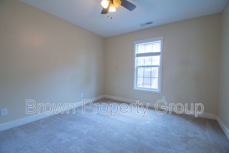 Available March 1! 4 Bedroom 2.5 Bathroom With Bonus and Screened in Porch! property image