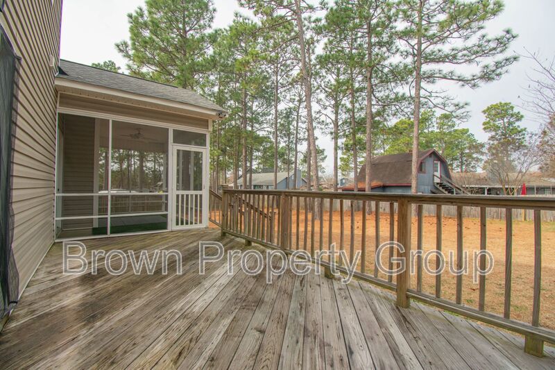 Available March 1! 4 Bedroom 2.5 Bathroom With Bonus and Screened in Porch! property image
