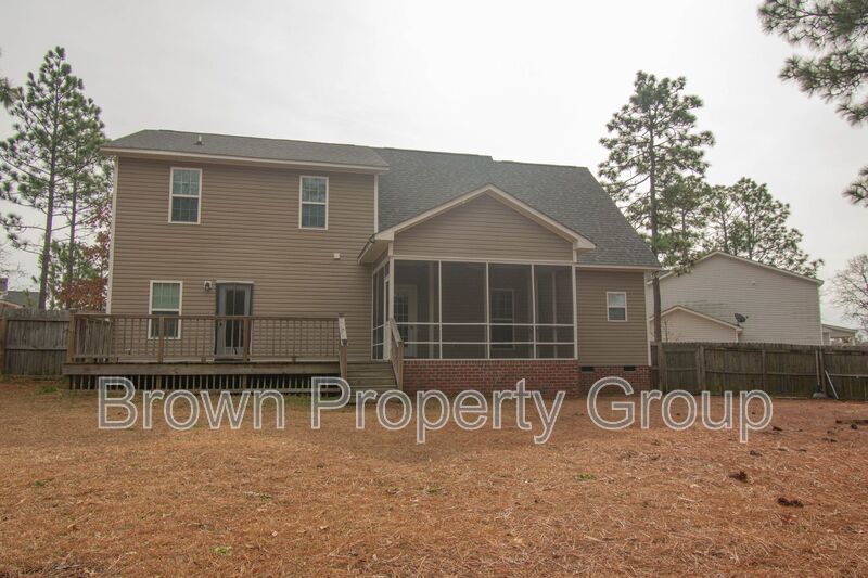 Available March 1! 4 Bedroom 2.5 Bathroom With Bonus and Screened in Porch! property image