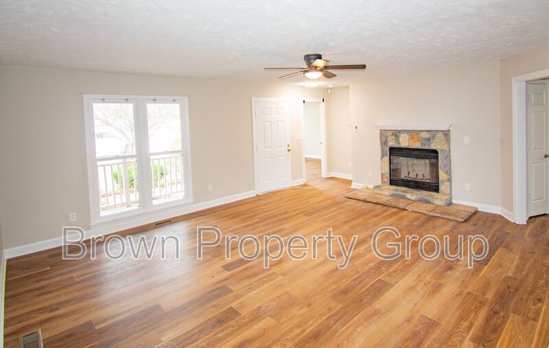 Renovated 3 Bedroom 2 Bathroom- No Pets property image