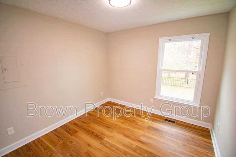 Renovated 3 Bedroom 2 Bathroom- No Pets property image