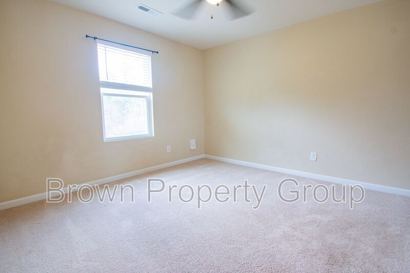 4 Bedroom 3 Bathroom Home- Pets Okay! property image