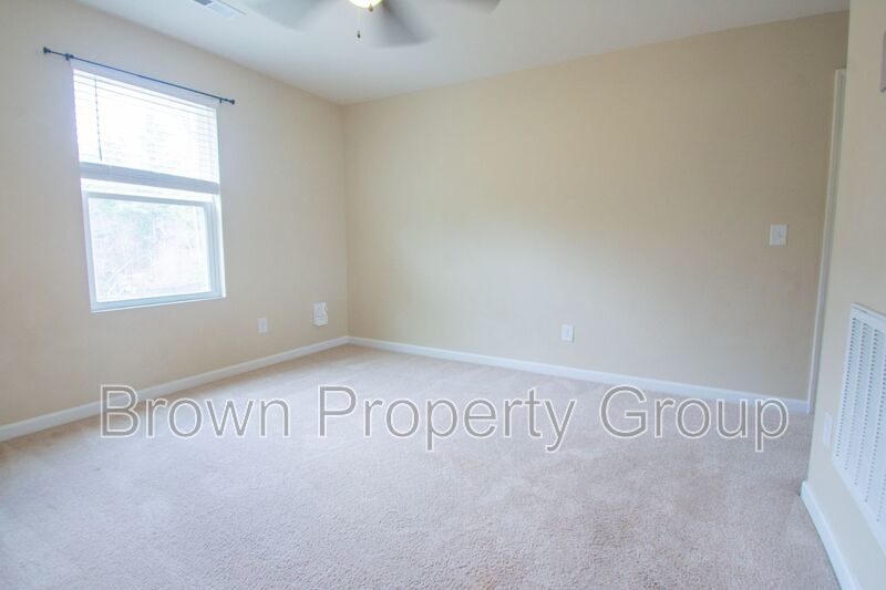 4 Bedroom 3 Bathroom Home- Pets Okay! property image