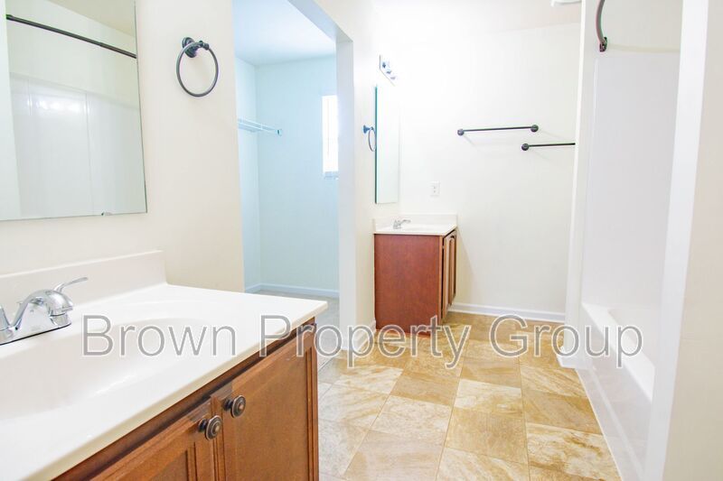 4 Bedroom 3 Bathroom Home- Pets Okay! property image
