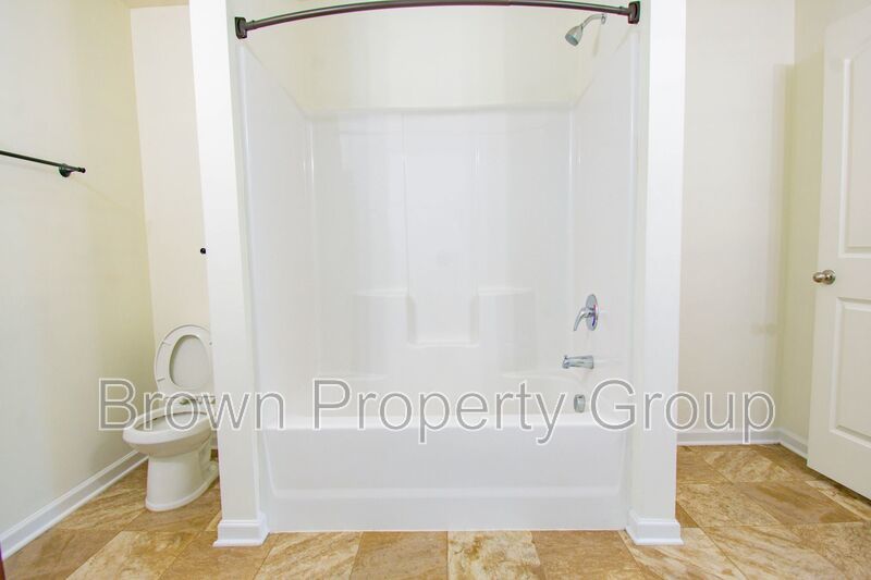 4 Bedroom 3 Bathroom Home- Pets Okay! property image