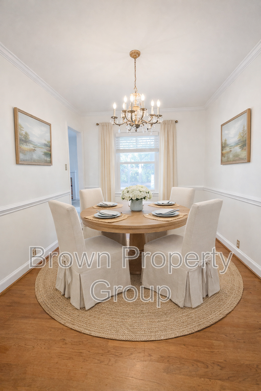 FIRST TWO WEEKS RENT FREE! 3 Bedroom 2 Bathroom with Detached Garage property image