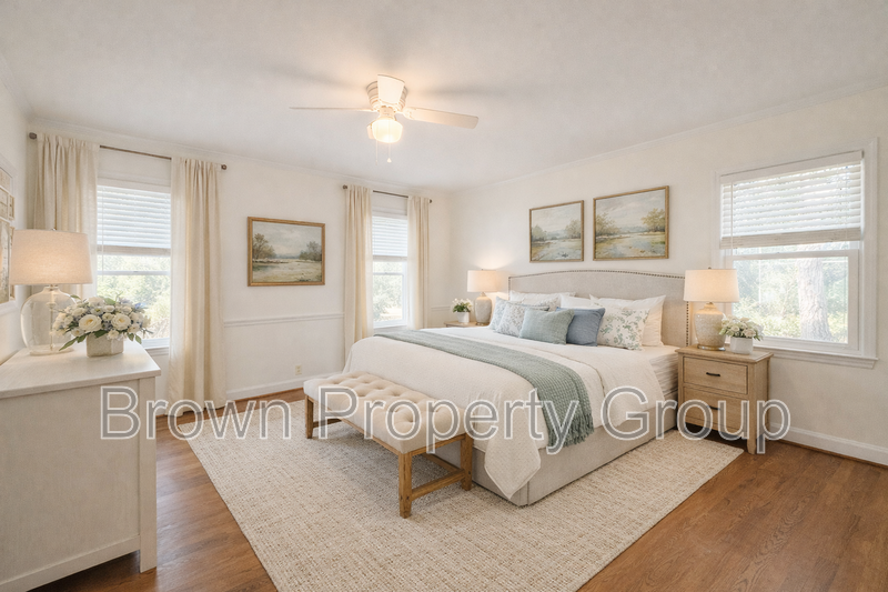 FIRST TWO WEEKS RENT FREE! 3 Bedroom 2 Bathroom with Detached Garage property image