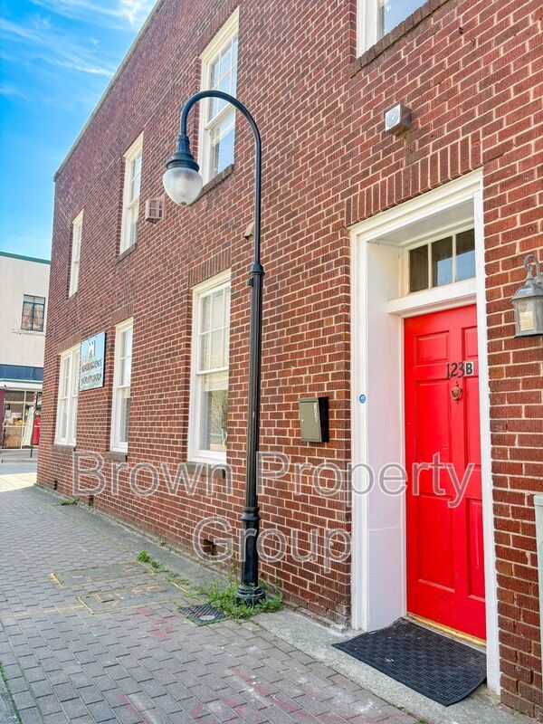 FIRST MONTH RENT FREE! Downtown Living! 2 Bedroom 2 Bath Apartment (No Pets) property image