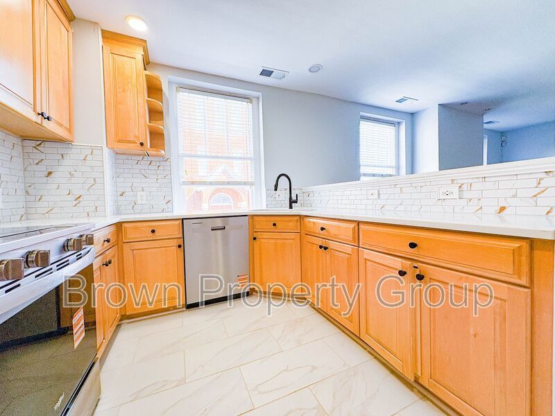 FIRST MONTH RENT FREE! Downtown Living! 2 Bedroom 2 Bath Apartment (No Pets) property image