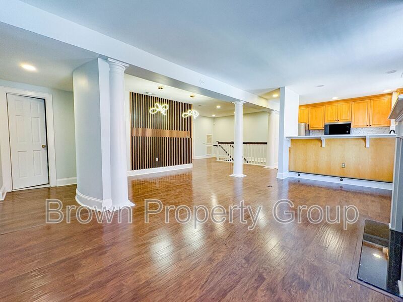 FIRST MONTH RENT FREE! Downtown Living! 2 Bedroom 2 Bath Apartment (No Pets) property image