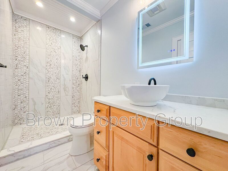 FIRST MONTH RENT FREE! Downtown Living! 2 Bedroom 2 Bath Apartment (No Pets) property image