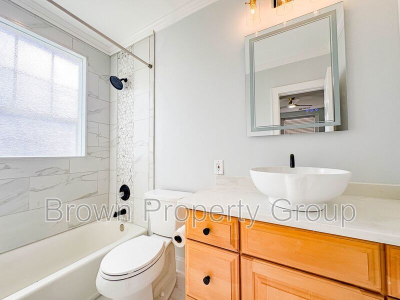 FIRST MONTH RENT FREE! Downtown Living! 2 Bedroom 2 Bath Apartment (No Pets) property image